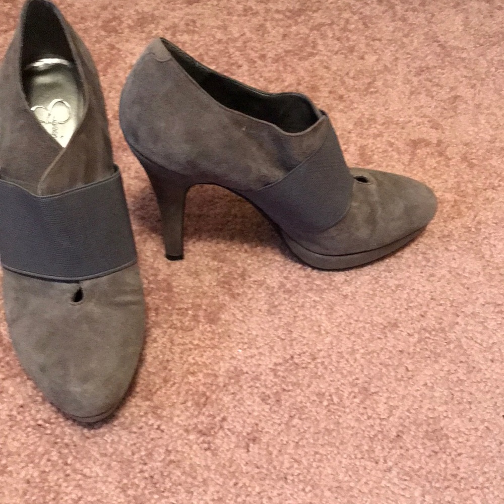Jessica Simpson Grey Suede Shoes with 3 inch heel